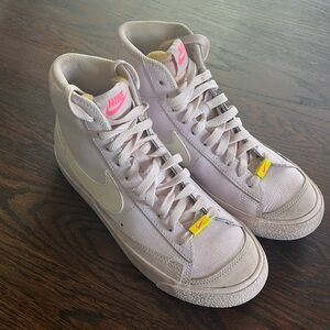 Nike Blazer Mid ‘77 ‘Digital Pink’ Size 7